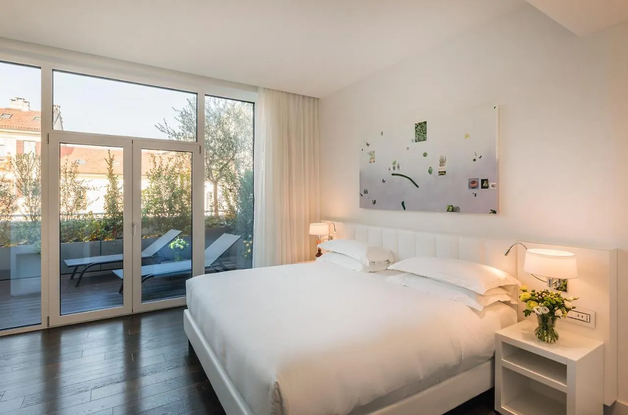 *****  Magna Pars L'Hotel A Parfum, Small Luxury Hotels Of The World Mediolan Włochy